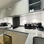 Luxury 2 Bedroom Penthouse Near Central London