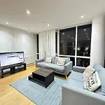 Luxury 2 Bedroom Penthouse Near Central London