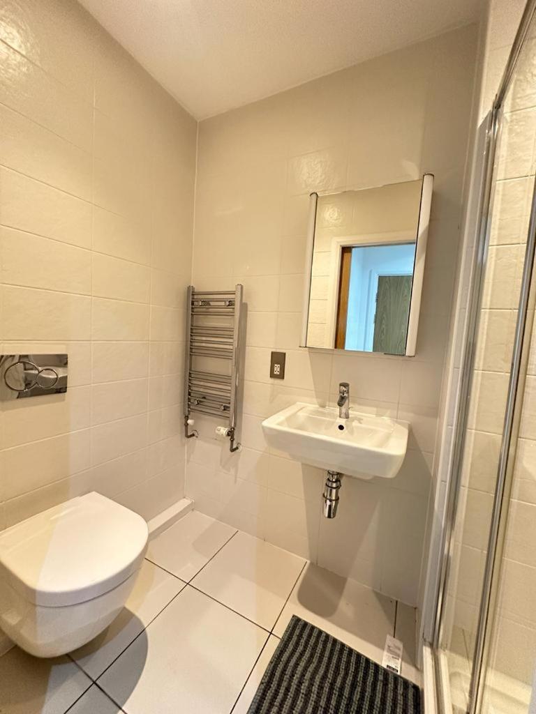 Luxury 2 Bedroom Penthouse Near *